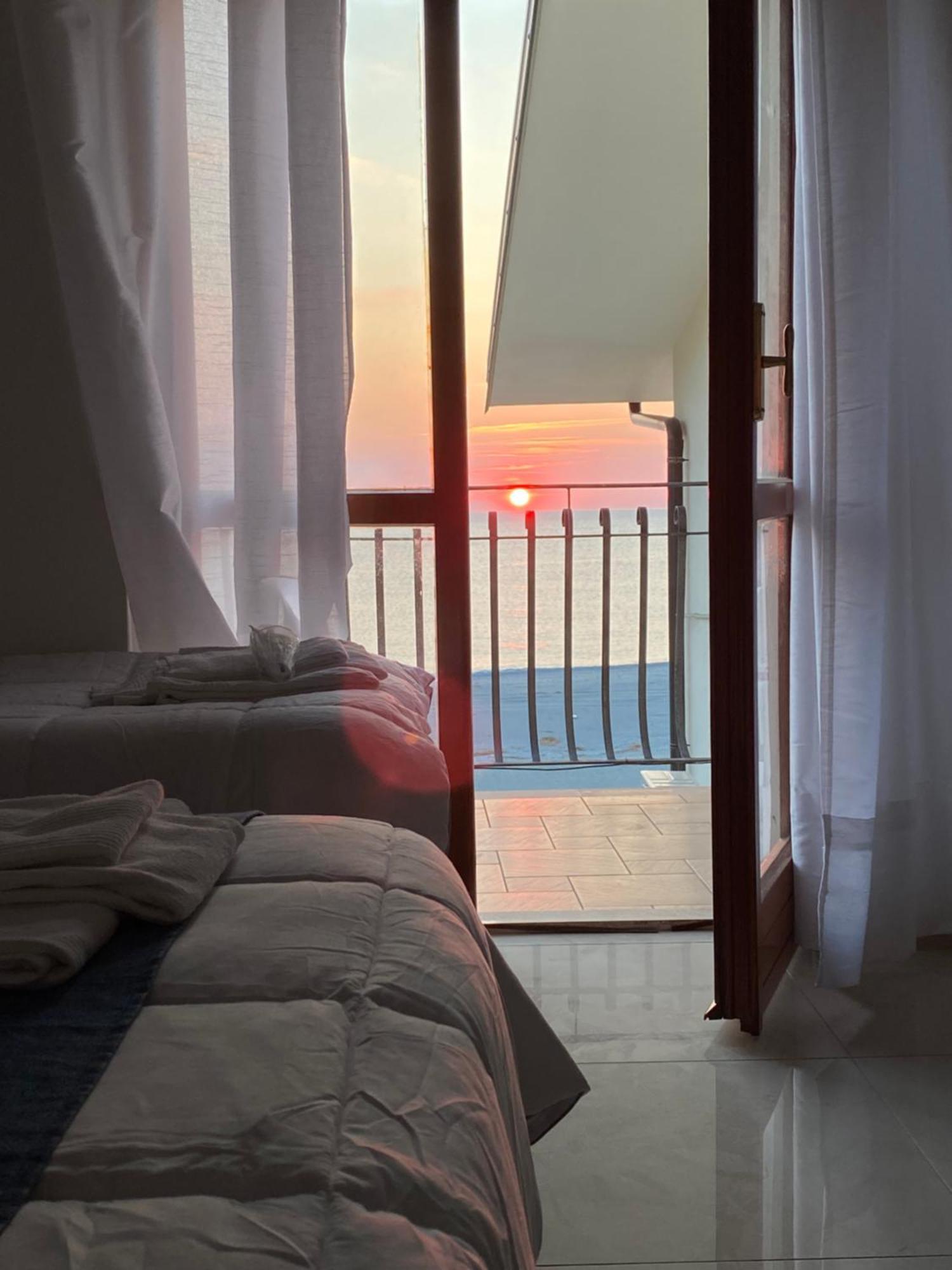 Vista Al Tramonto B&B Falerna Exterior photo